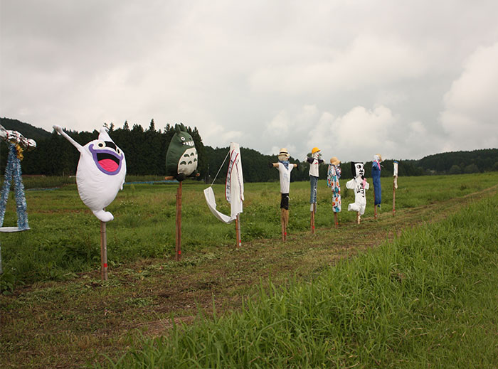 地域の方が作ったかかし